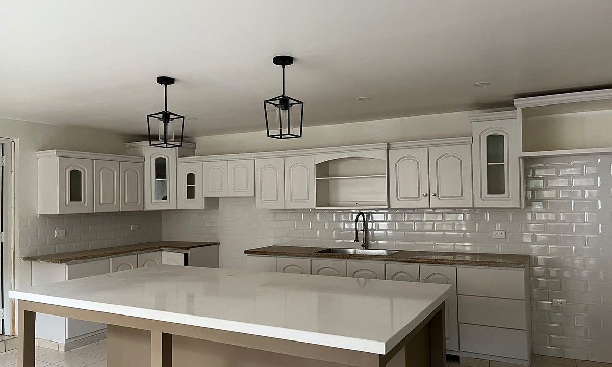 8D7CEEB3-37FB-4933-A23A-3CC57D805F44