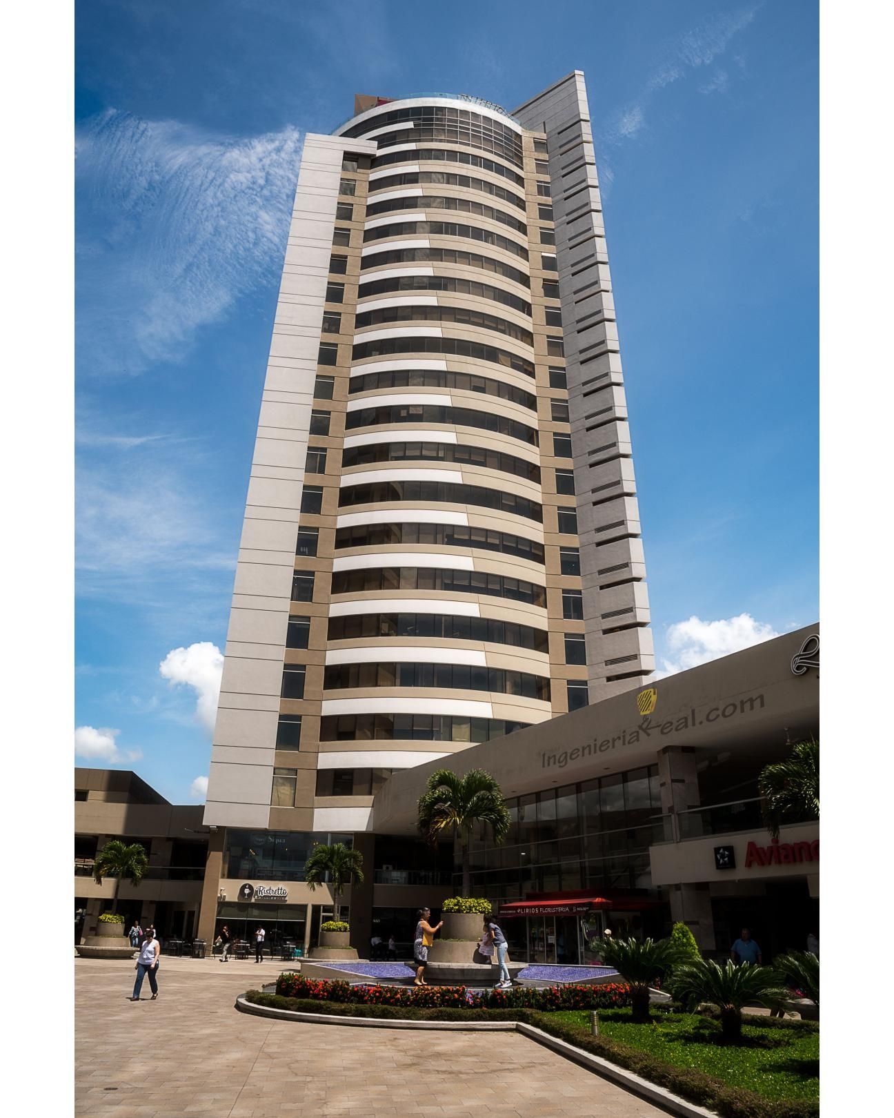 Se Alquila Local Comercial en Torre Metrópolis de 8.80mts2