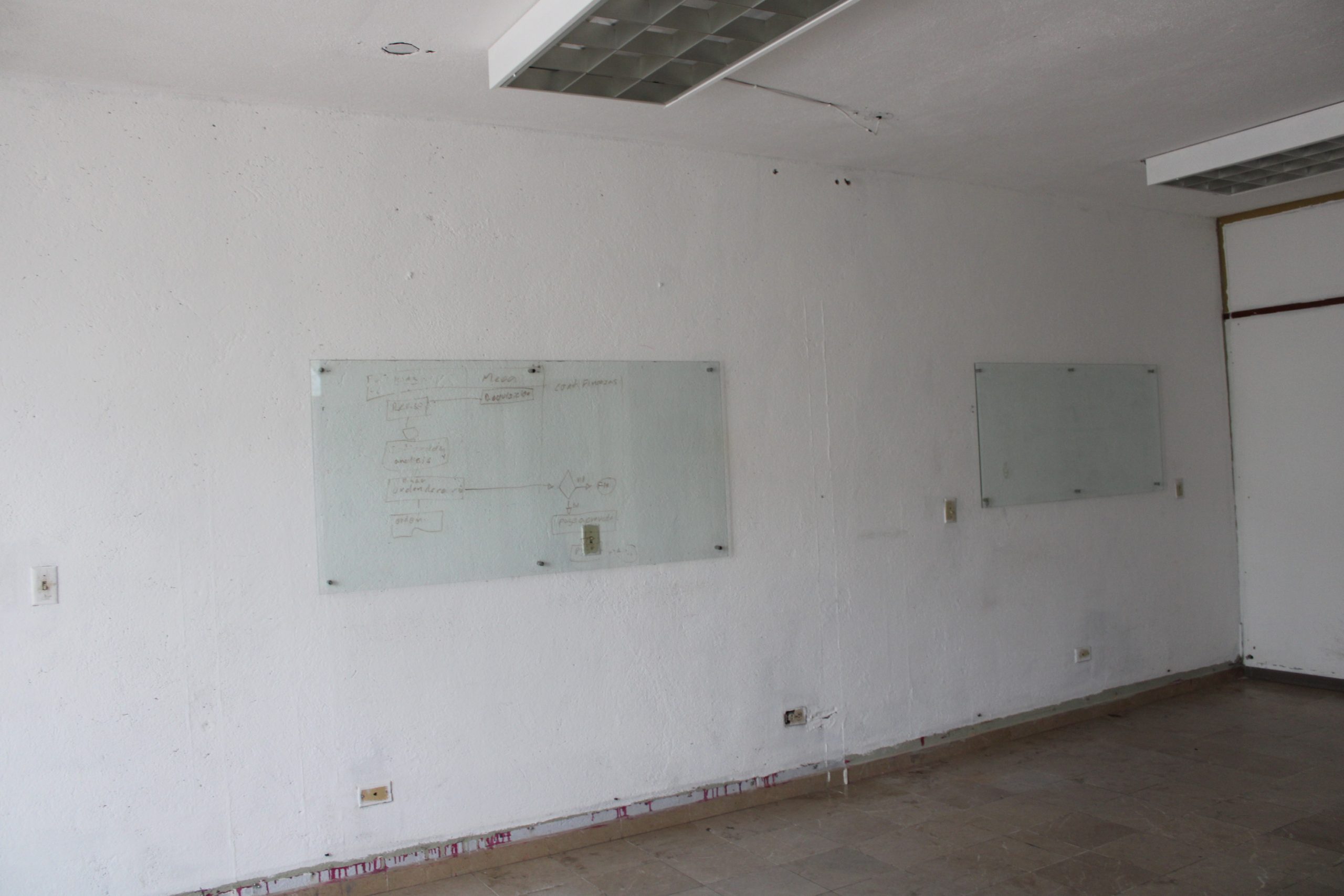 Se Alquila Piso de Oficina en Edificio ubicado en Lomas del Mayab de 79.00m2