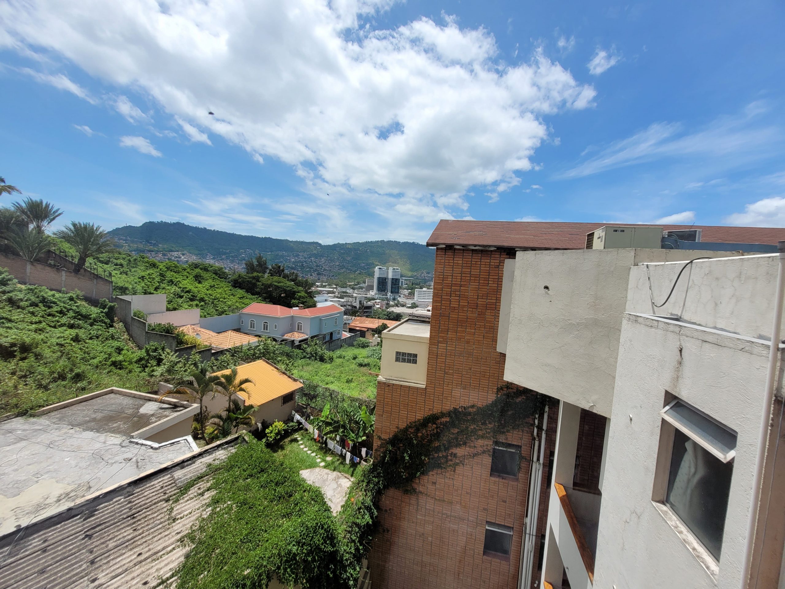 Se Alquila Piso de Oficina en Edificio ubicado en Lomas del Mayab de 79.00m2