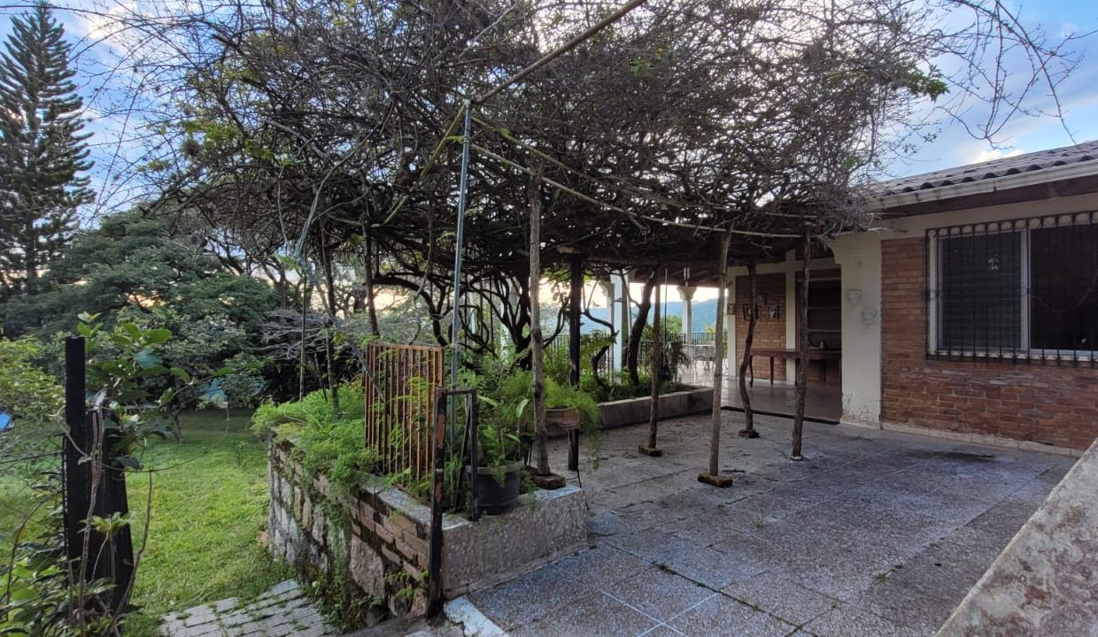 cf4df44b-31c6-40a3-9254-2cdf308a3b92